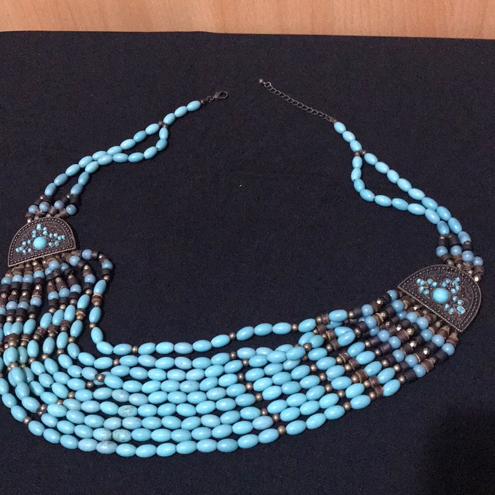Costume jewelry turquoise beaded necklace